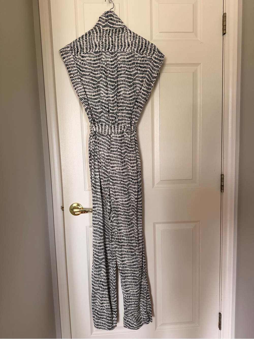 Massimo Dutti Stylish White/Black Sleeveless Linen High-Neck Jumpsuit tie belt - Picture 6 of 13